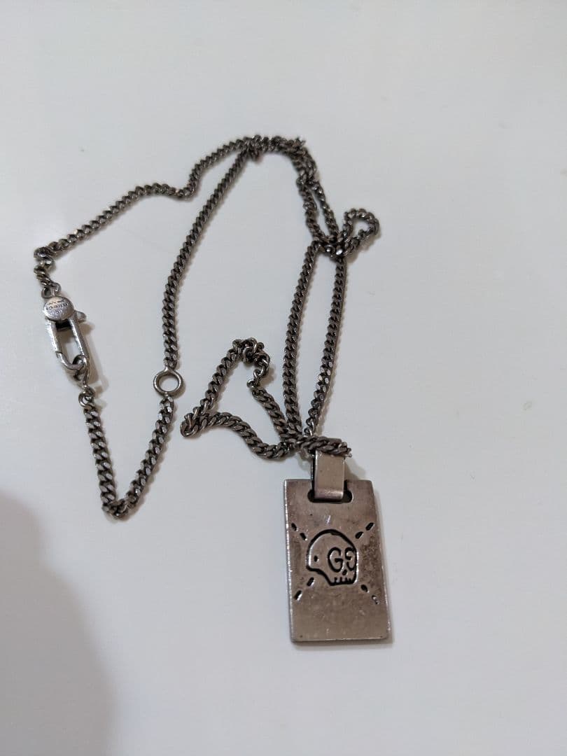 Gucci ロゴ入りスカルネックレス