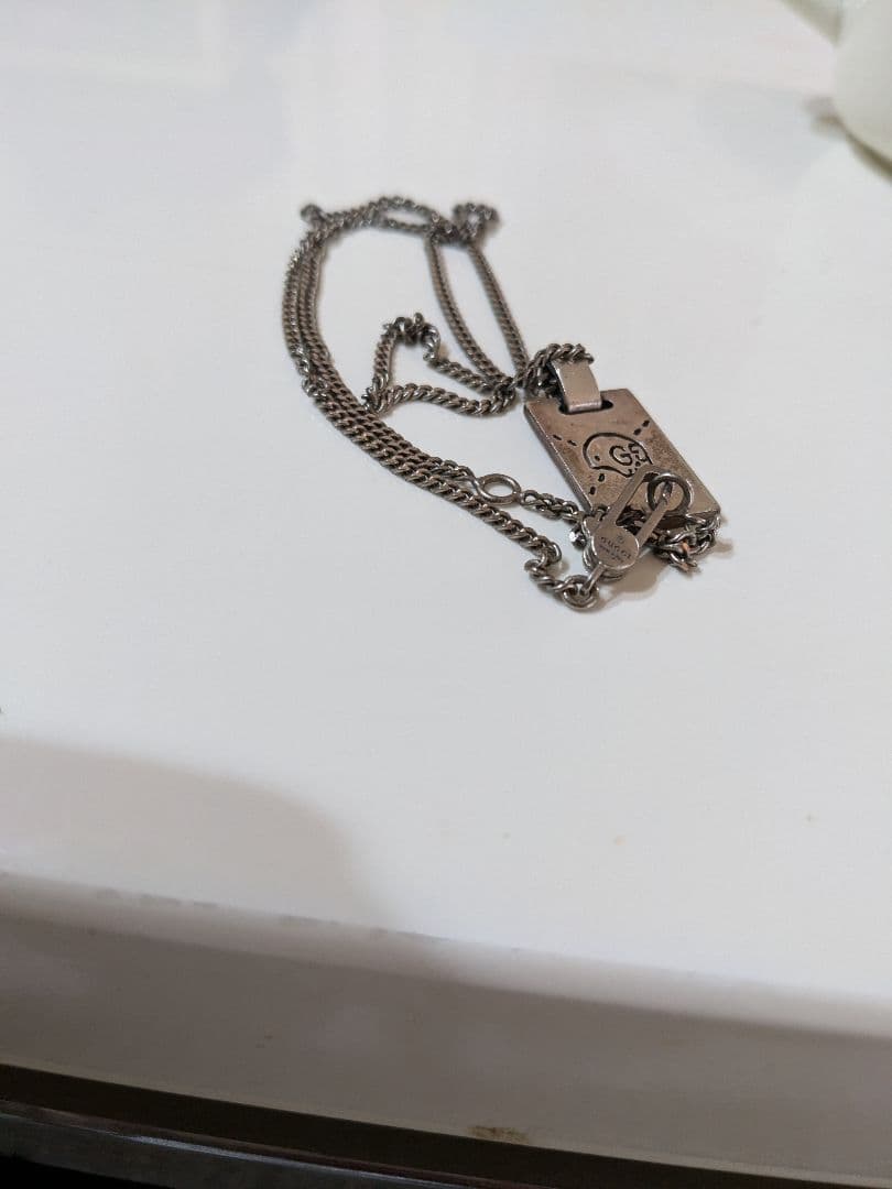 Gucci ロゴ入りスカルネックレス