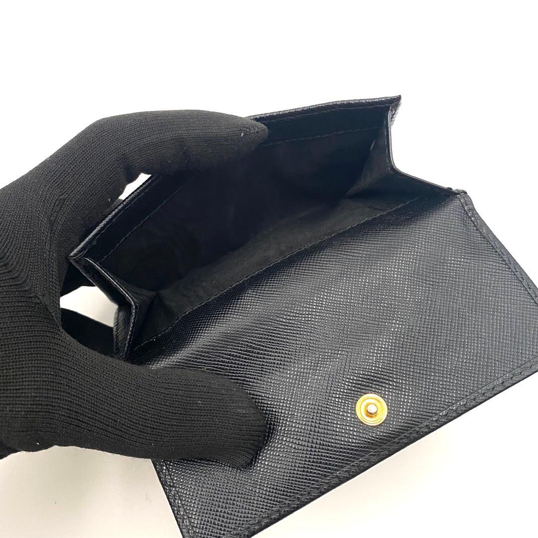 プラダ トライアングル ロゴ サフィアーノ レザー 二つ折り財布 黒 付属品完備