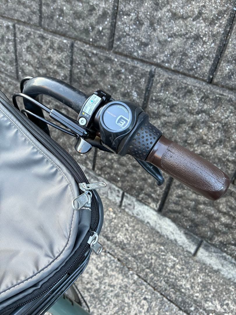 送料込み_ブリヂストンビッケポーラー　チャイルドシート付き電動アシスト自転車
