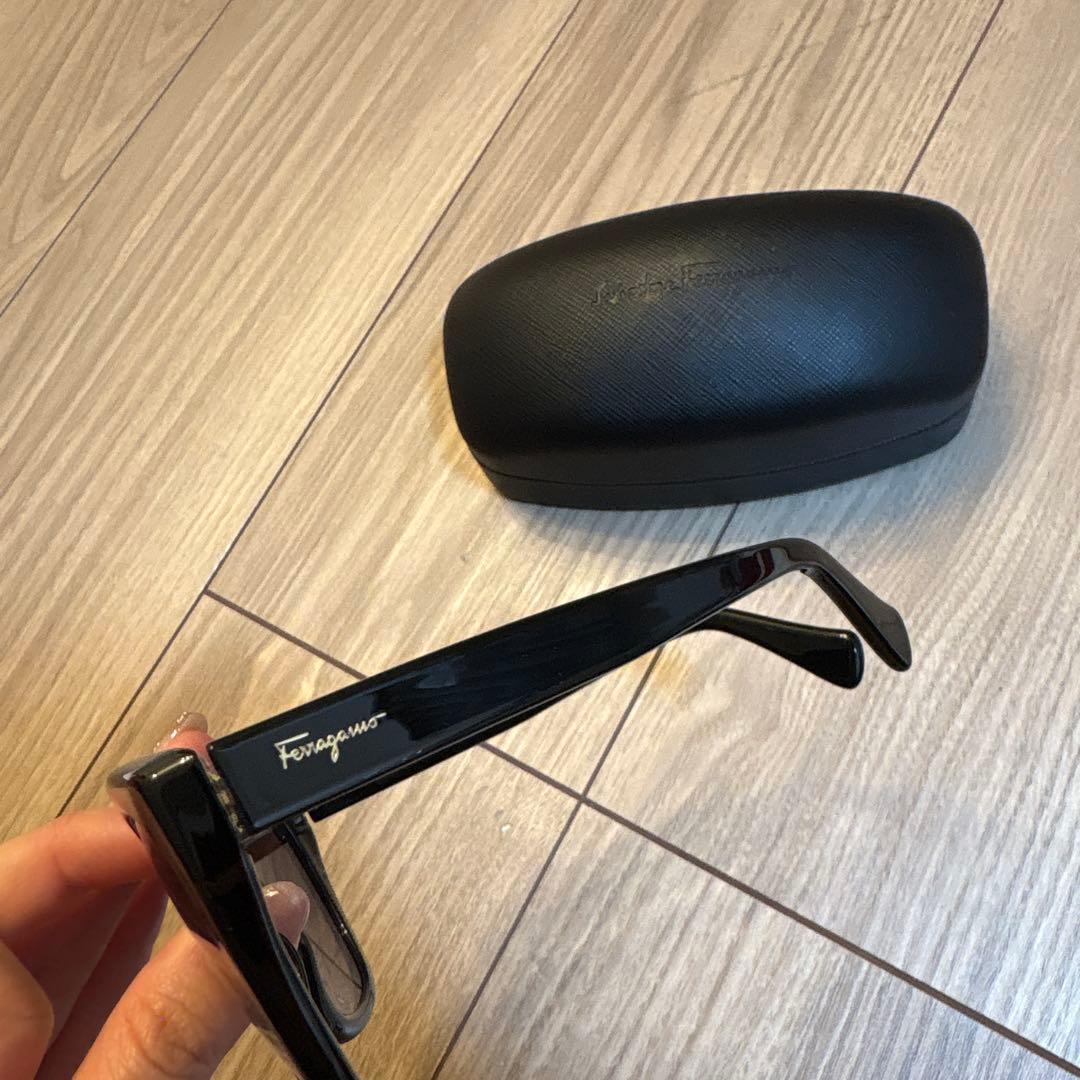 Salvatore Ferragamo ブラック サングラス