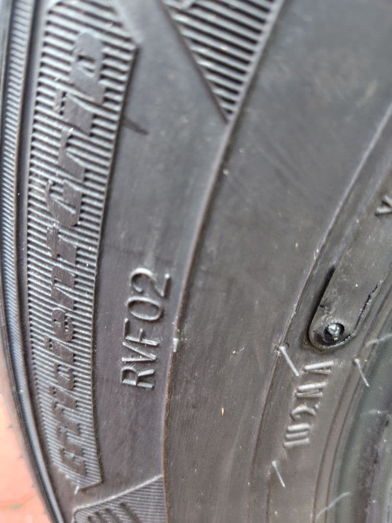 やす、Goodyear RVF02 205/65R16 タイヤ 9分山