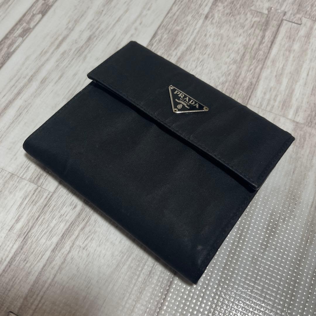 PRADA 三つ折り　ナイロン財布　三角ロゴ　黒　軽量　プラダ　財布