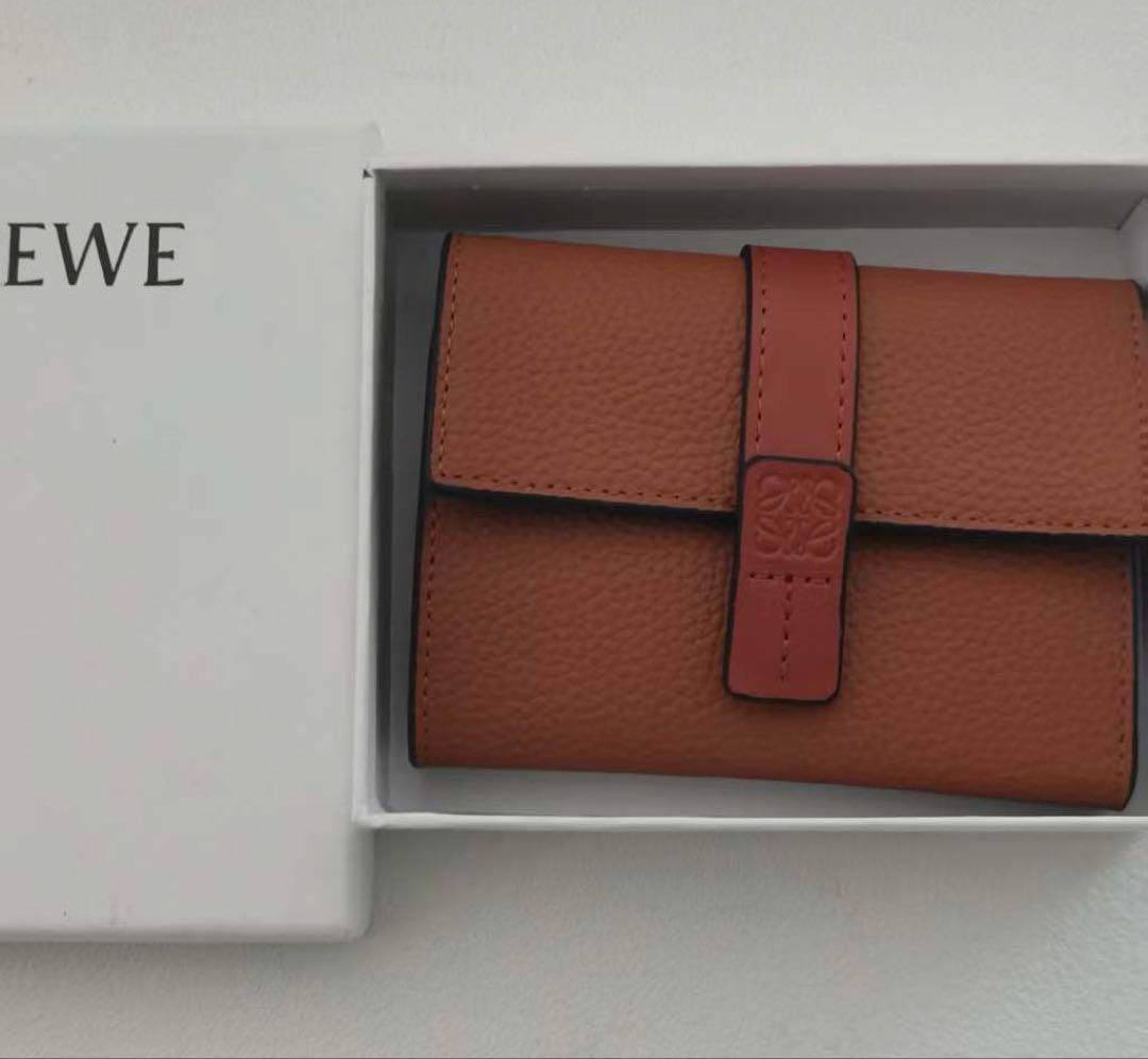 美品✨送料込み　LOEWE ロエベ　三つ折り財布 ブラウン レッド