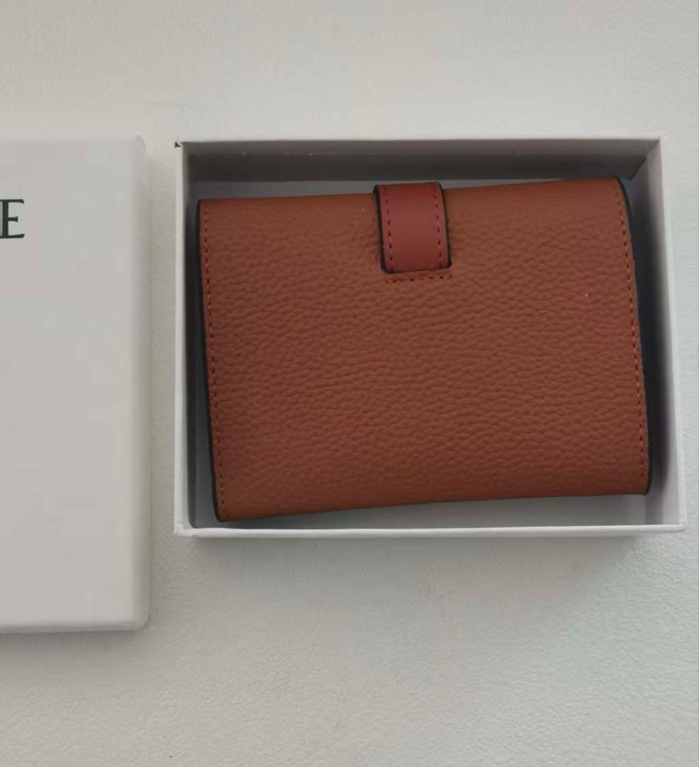 美品✨送料込み　LOEWE ロエベ　三つ折り財布 ブラウン レッド