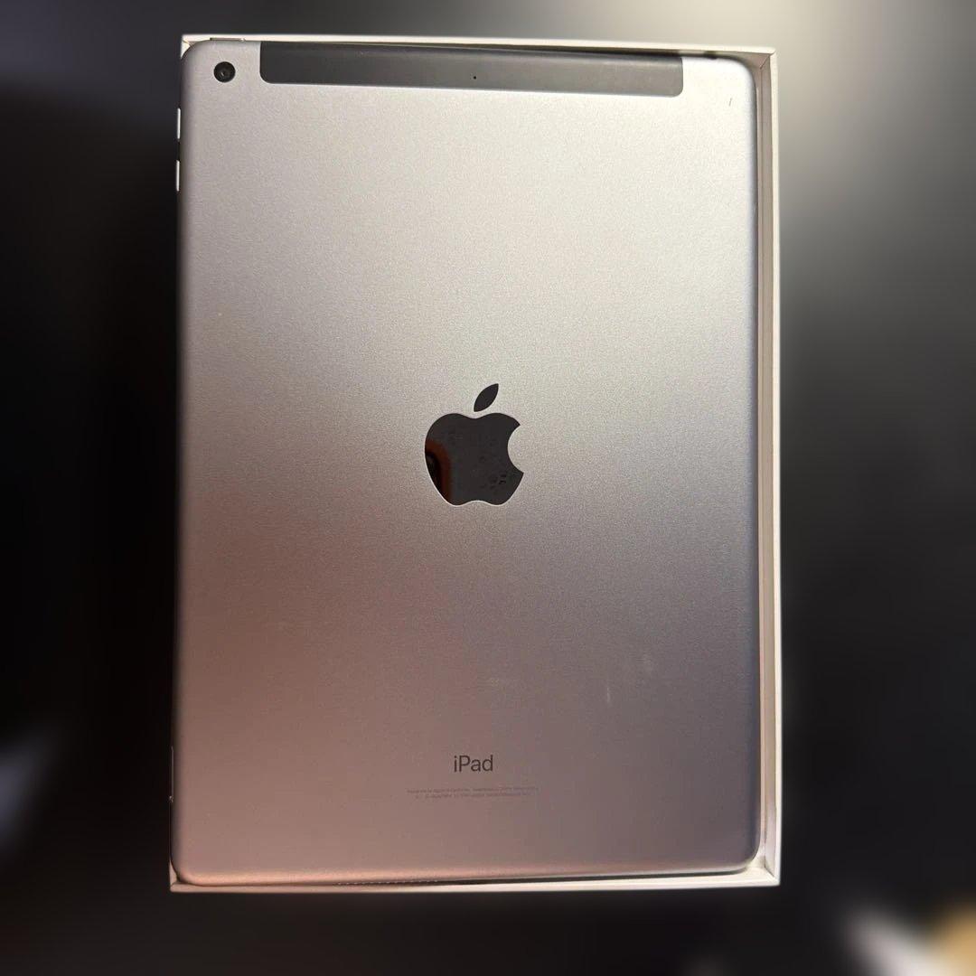 iPad 第6世代 32GB Wi-Fi+Cellular スペースグレイ