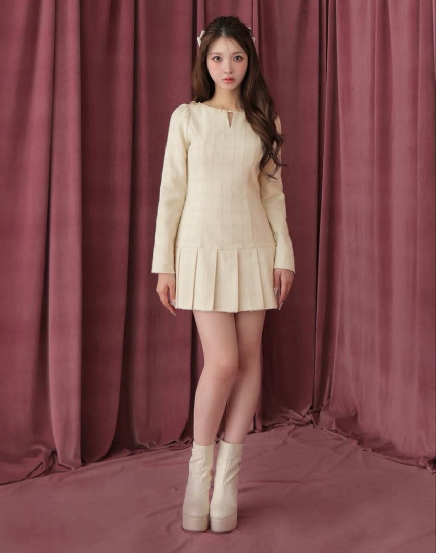 Emblem charm platform short boots 白 L