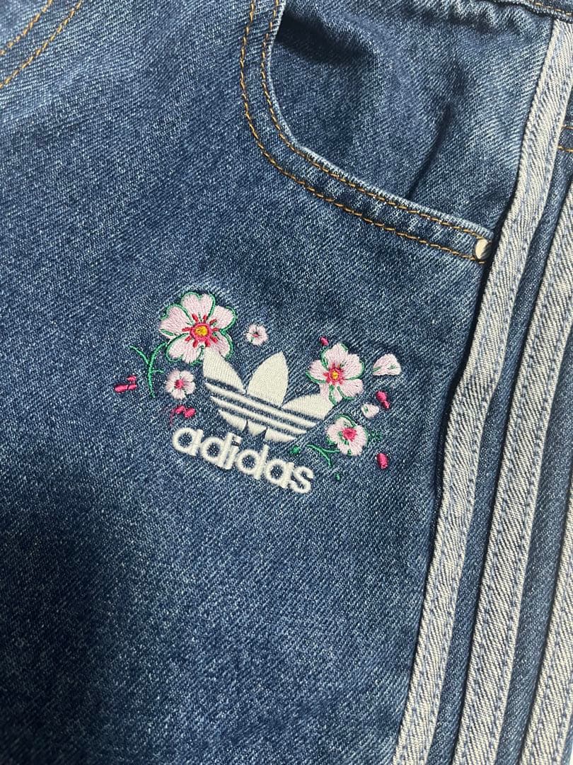 最終値下げ〜adidas デニムパンツ 刺繍ロゴ