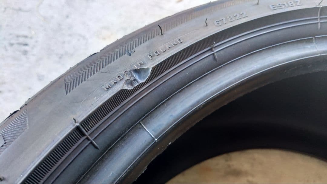ノーマル　サマー　タイヤ　バリ溝　245/35r19　1本