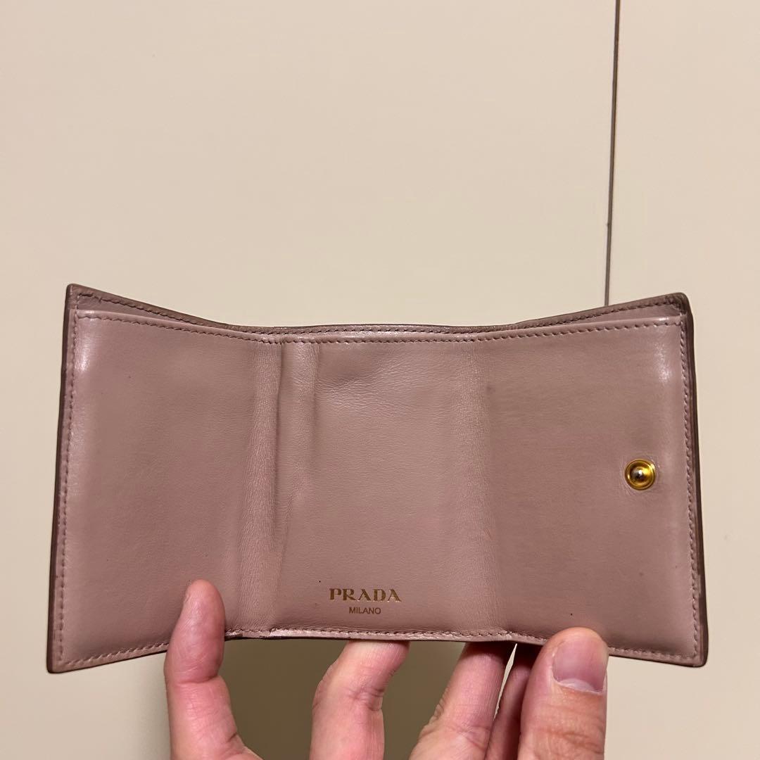 PRADA ベージュ 三つ折り財布