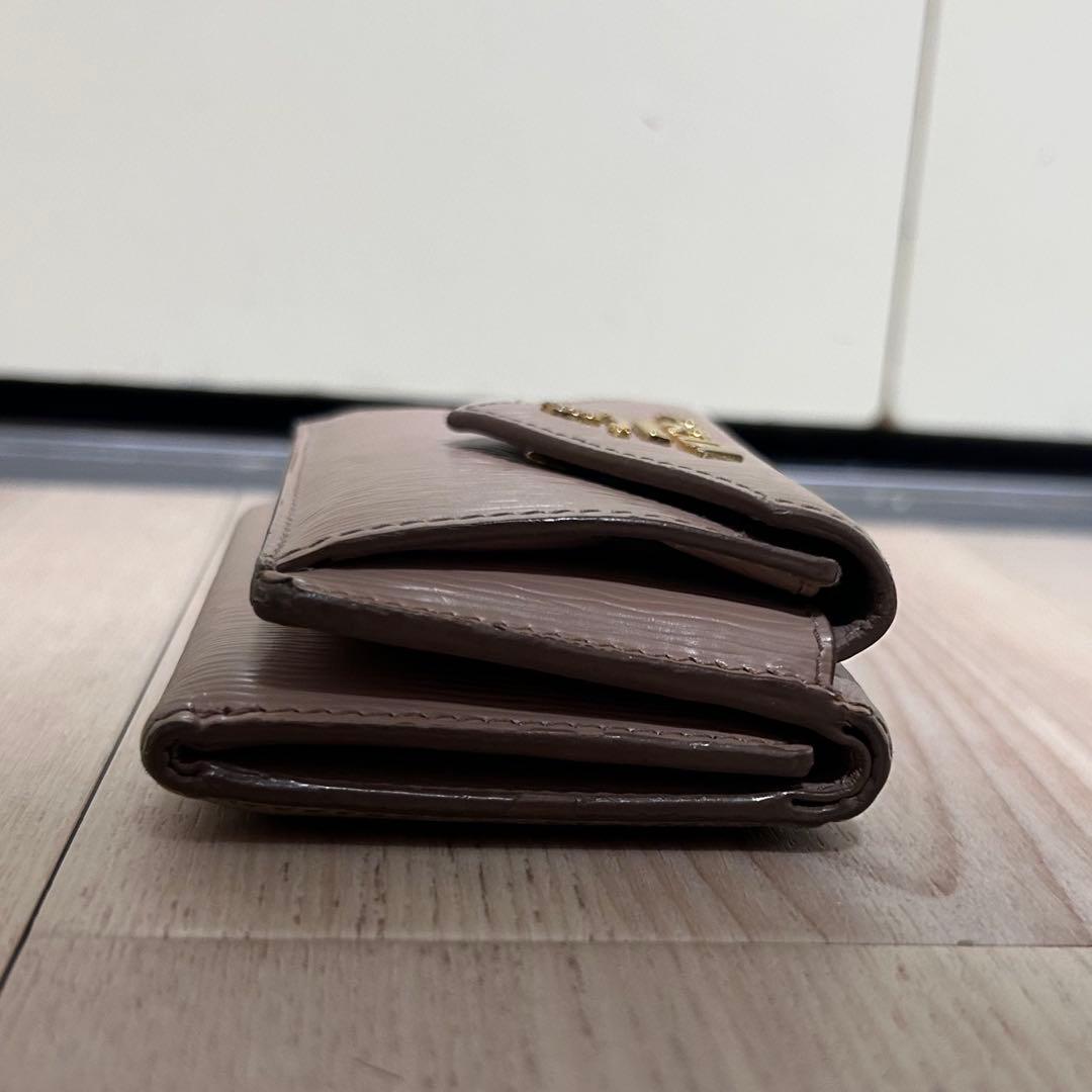 PRADA ベージュ 三つ折り財布