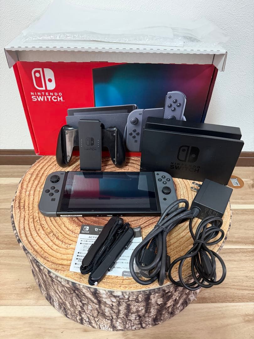 Nintendo Switch ニンテンドースイッチ本体　グレー①