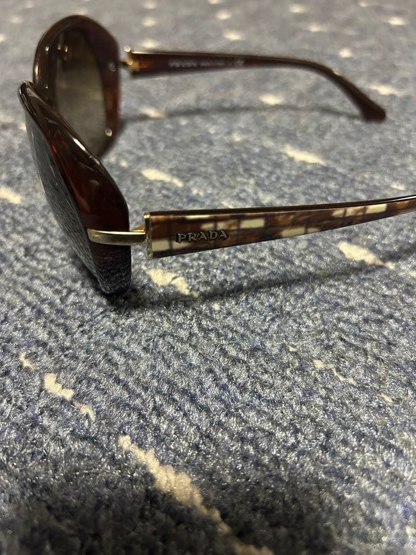 PRADA ラウンド型サングラス ブラウン