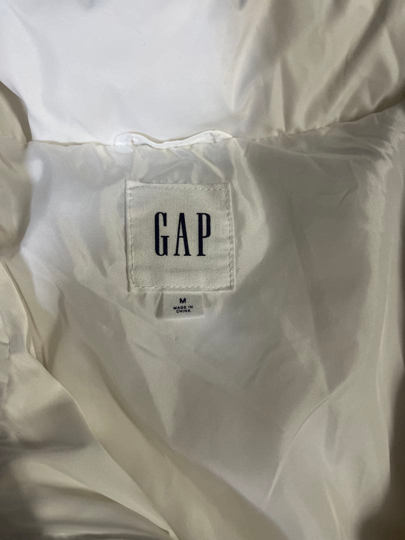 GAPホワイト 新品未使用　ダウンジャケット Mサイズ　短丈にもできます