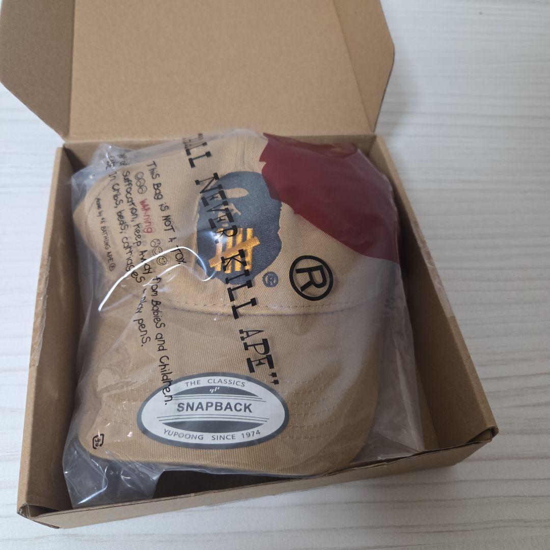 BAPE スナップバックキャップ ベージュ　帽子