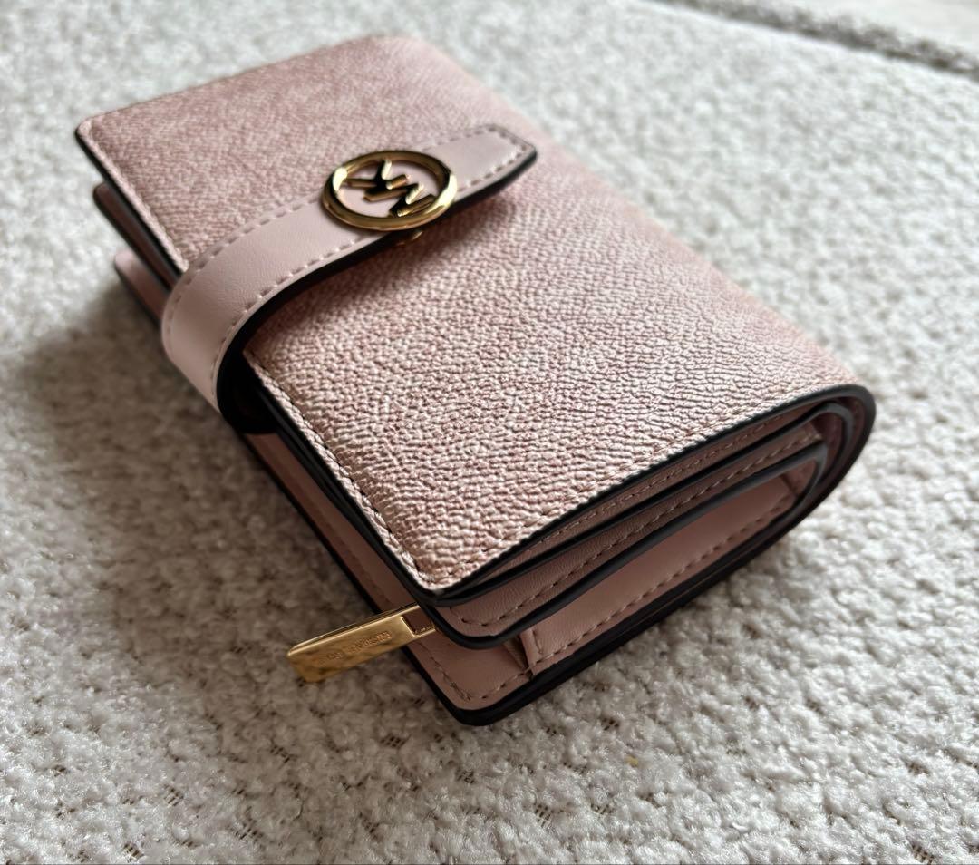 MICHAEL KORS 新品、未使用　二つ折り財布