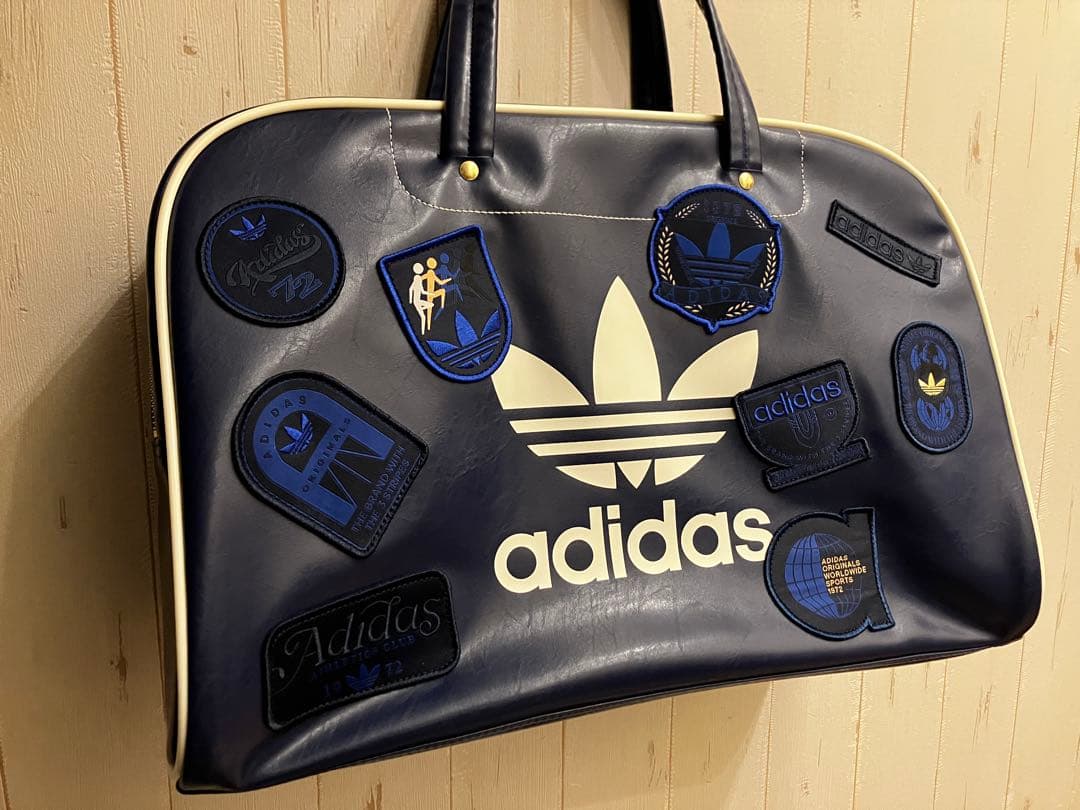 adidas originalsラージボーリングバッグ