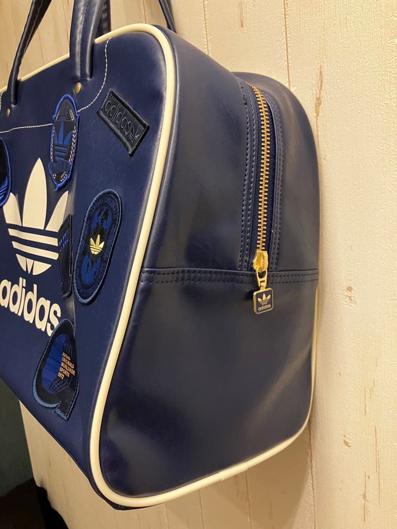 adidas originalsラージボーリングバッグ