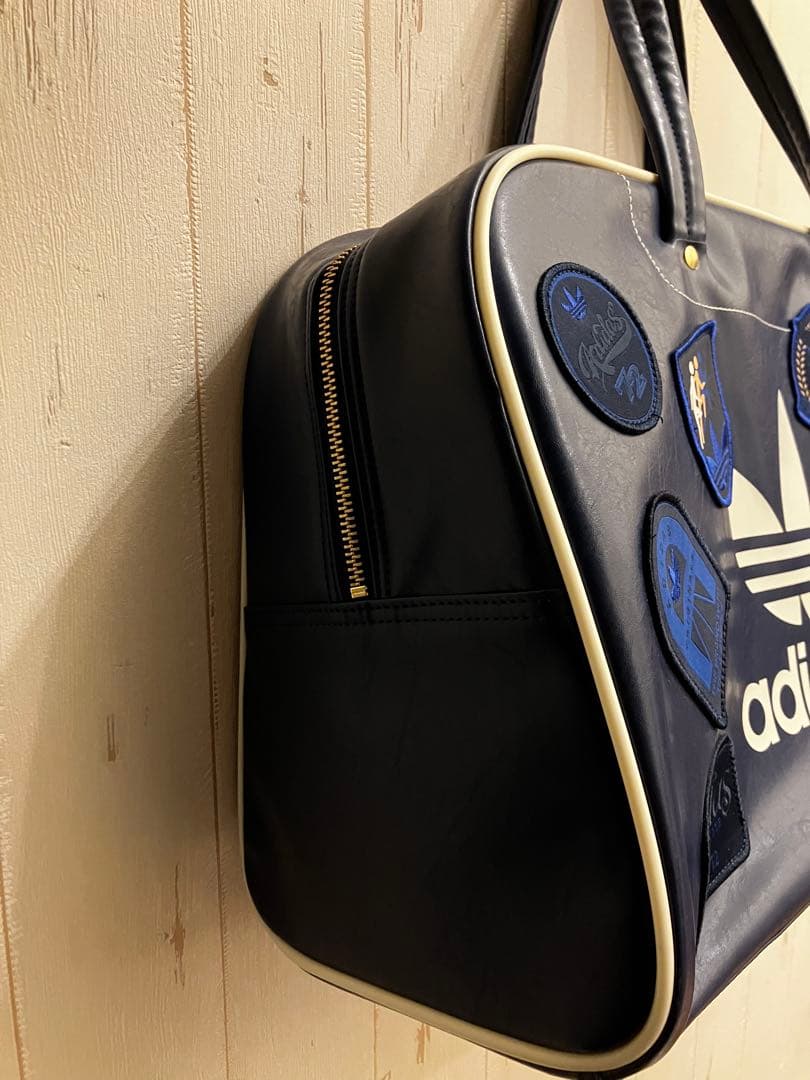 adidas originalsラージボーリングバッグ
