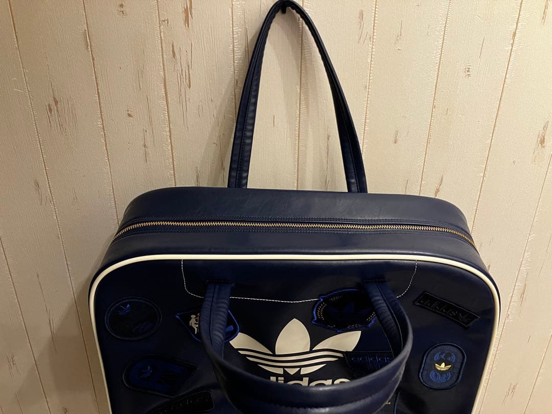 adidas originalsラージボーリングバッグ