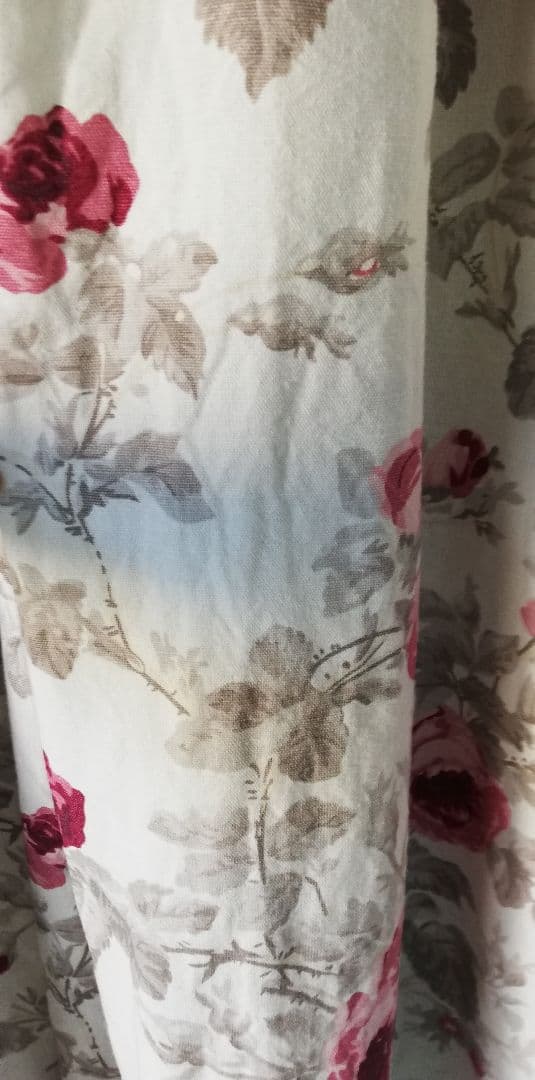 裏地付カーテン　薔薇柄