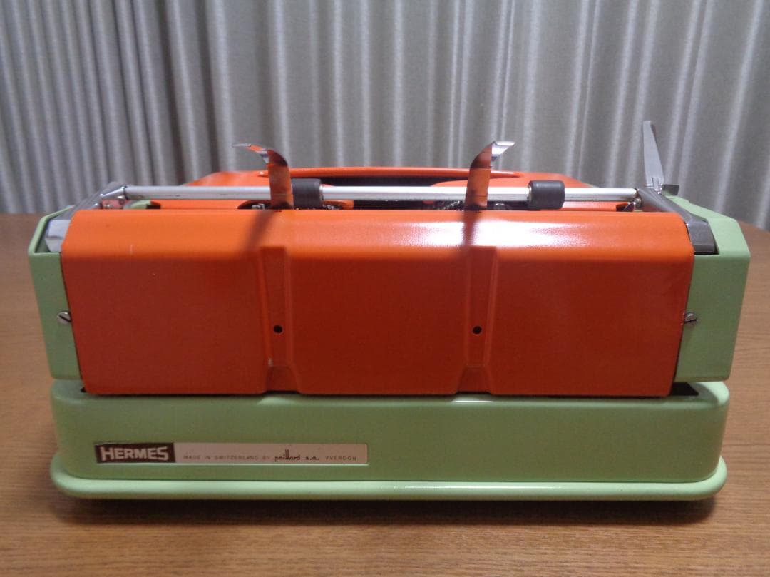 実働品　HERMES3000 エルメスタイプライター ポップ調にカスタムカラー