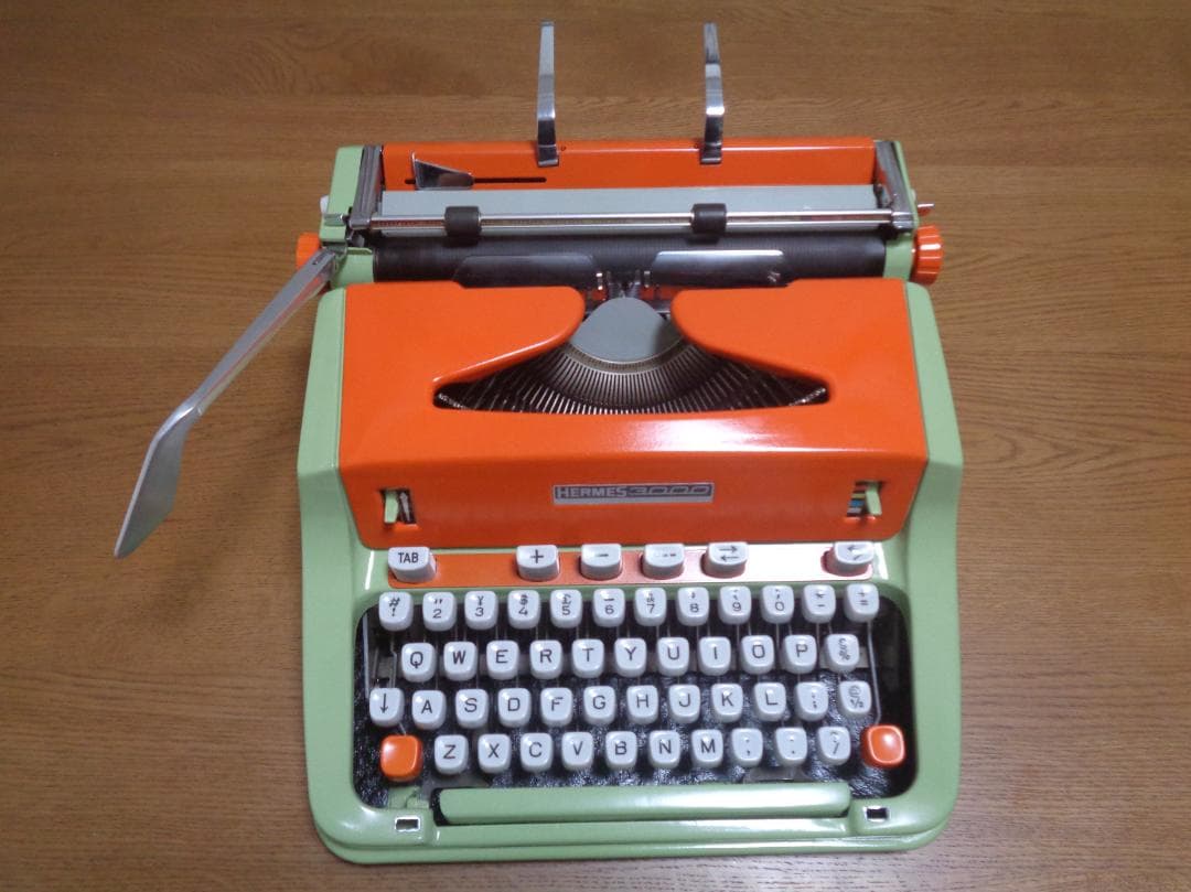 実働品　HERMES3000 エルメスタイプライター ポップ調にカスタムカラー