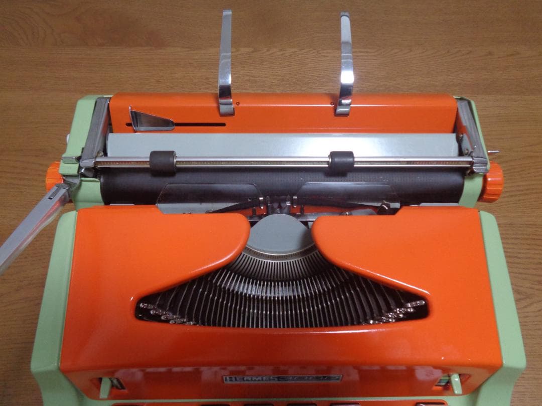 実働品　HERMES3000 エルメスタイプライター ポップ調にカスタムカラー