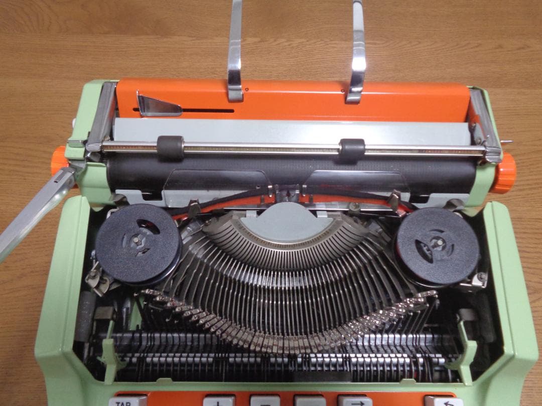 実働品　HERMES3000 エルメスタイプライター ポップ調にカスタムカラー