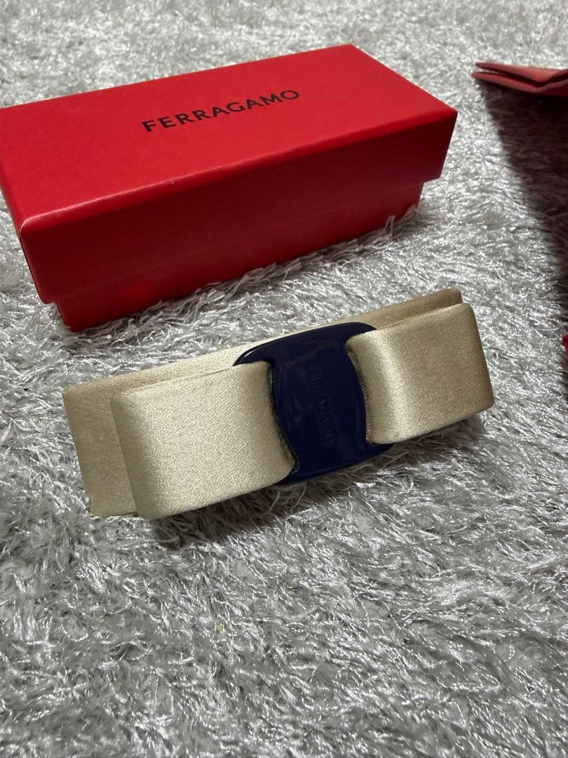 Ferragamo リボンバレッタ