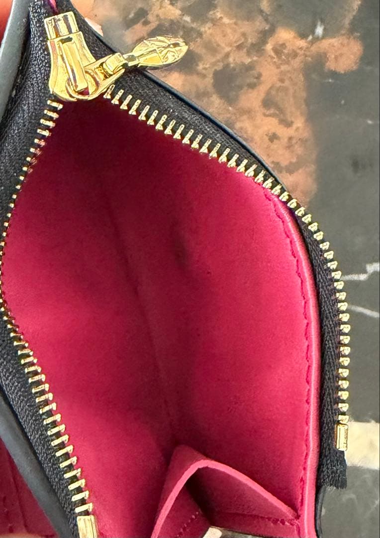 【♡商品です】Louis Vuitton 財布 ブラック カプシーヌ
