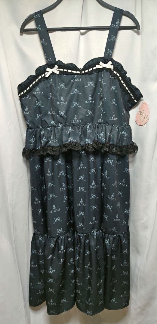 しまむら 青木美沙子 ニナス 4L ペプラムジャンパースカート タグ付き 黒