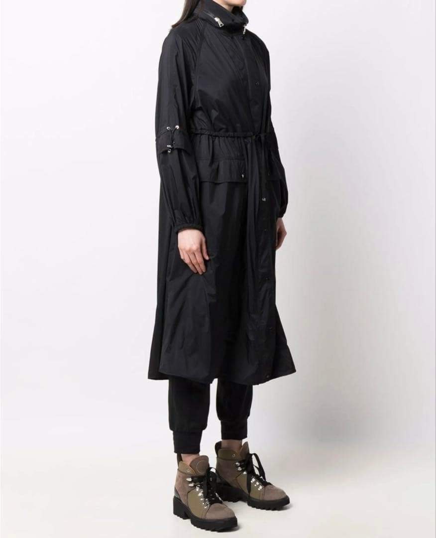MONCLER フード内蔵　ライトダウン　コート　LINS