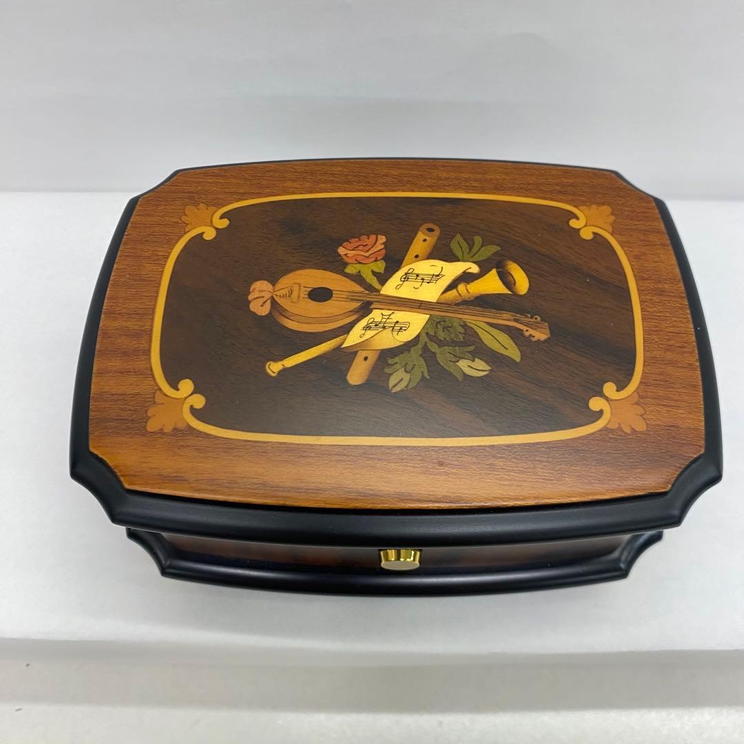 ♦︎1049 スイス製 REUGE MUSIC クルミ無垢材 象嵌細工ボックス