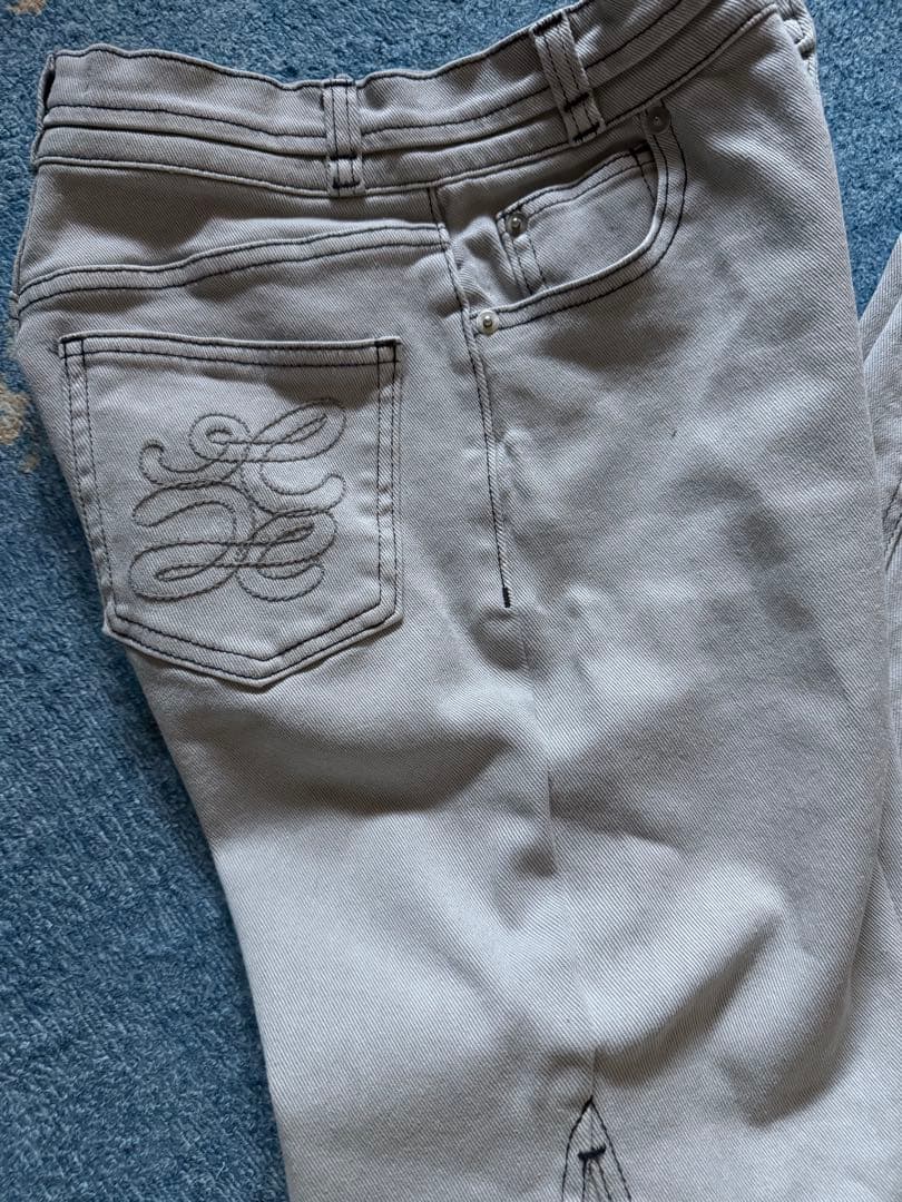 【美品】SNIDEL ストレッチフレアデニムパンツ　ライトグレー　サイズ0