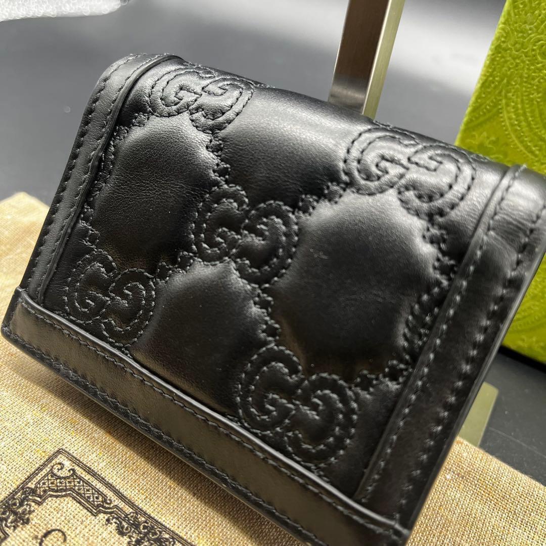 極美品✨グッチ 折り財布 GGマトラッセ マーモント 黒 レザー 723786