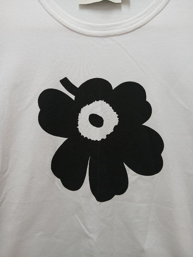 marimekko Tシャツ Erna Unikko placement