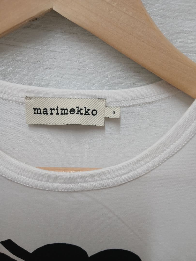 marimekko Tシャツ Erna Unikko placement