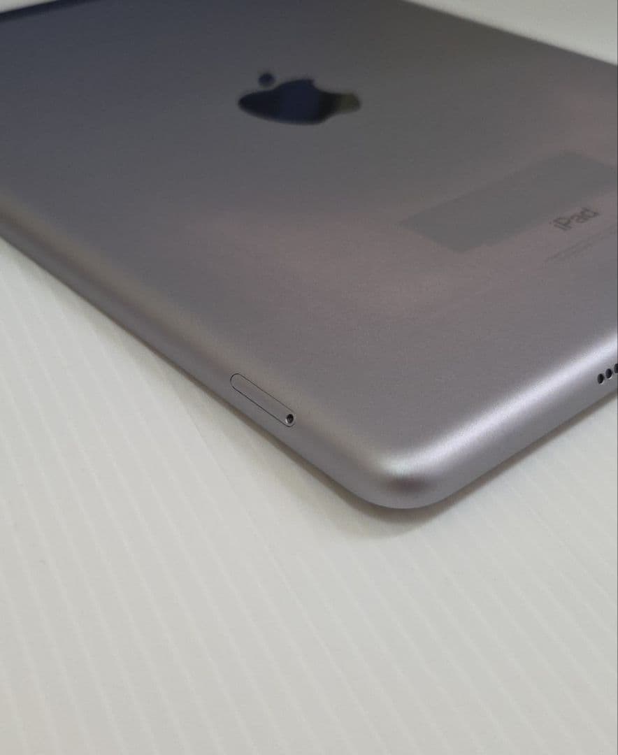 iPad 第5世代 A1823 32GB WiFi＋Cellularモデル 本体