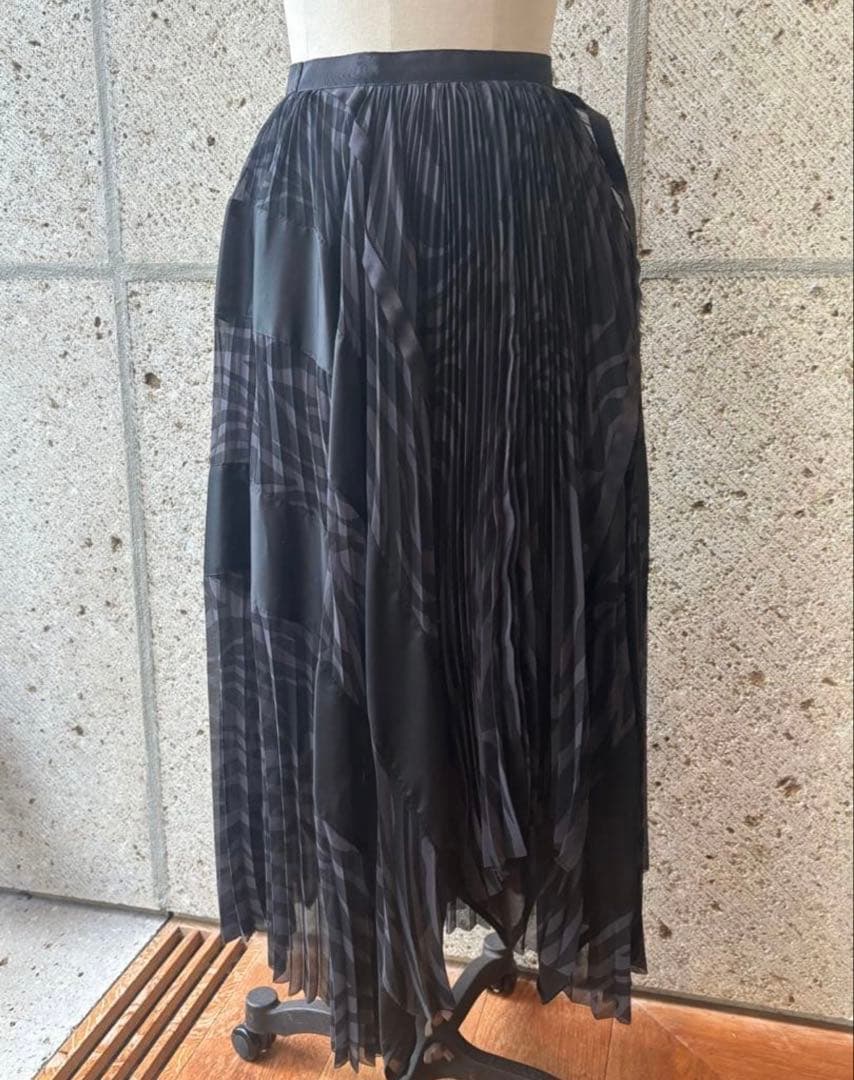 sacai プリーツスカート