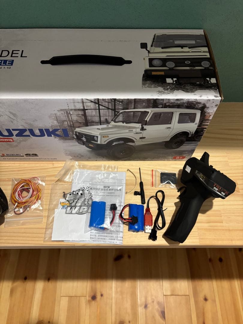 SUZUKI RCカー 1/10 ホワイト　WPL ジムニーラジコン