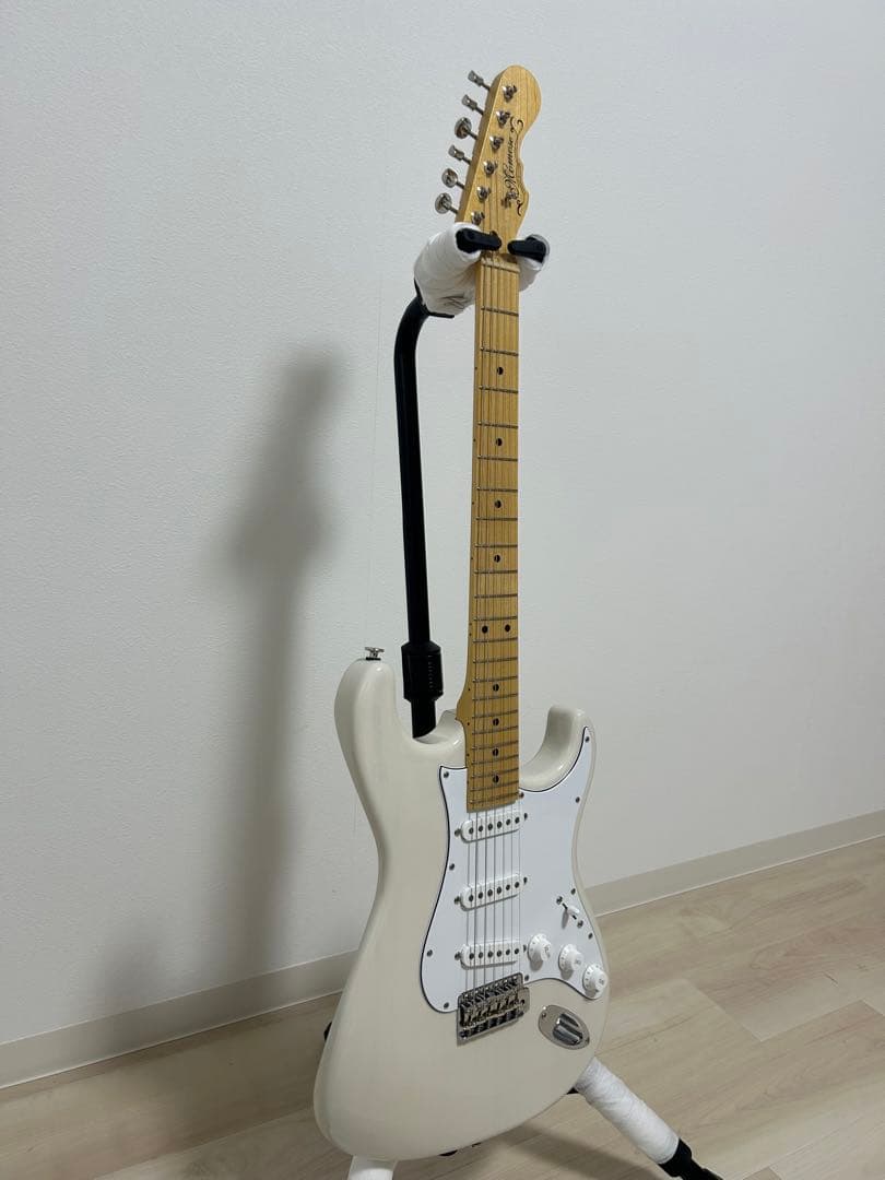momose MC2-STD/M ストラトキャスター　白　ラッカー仕上げ　ギター