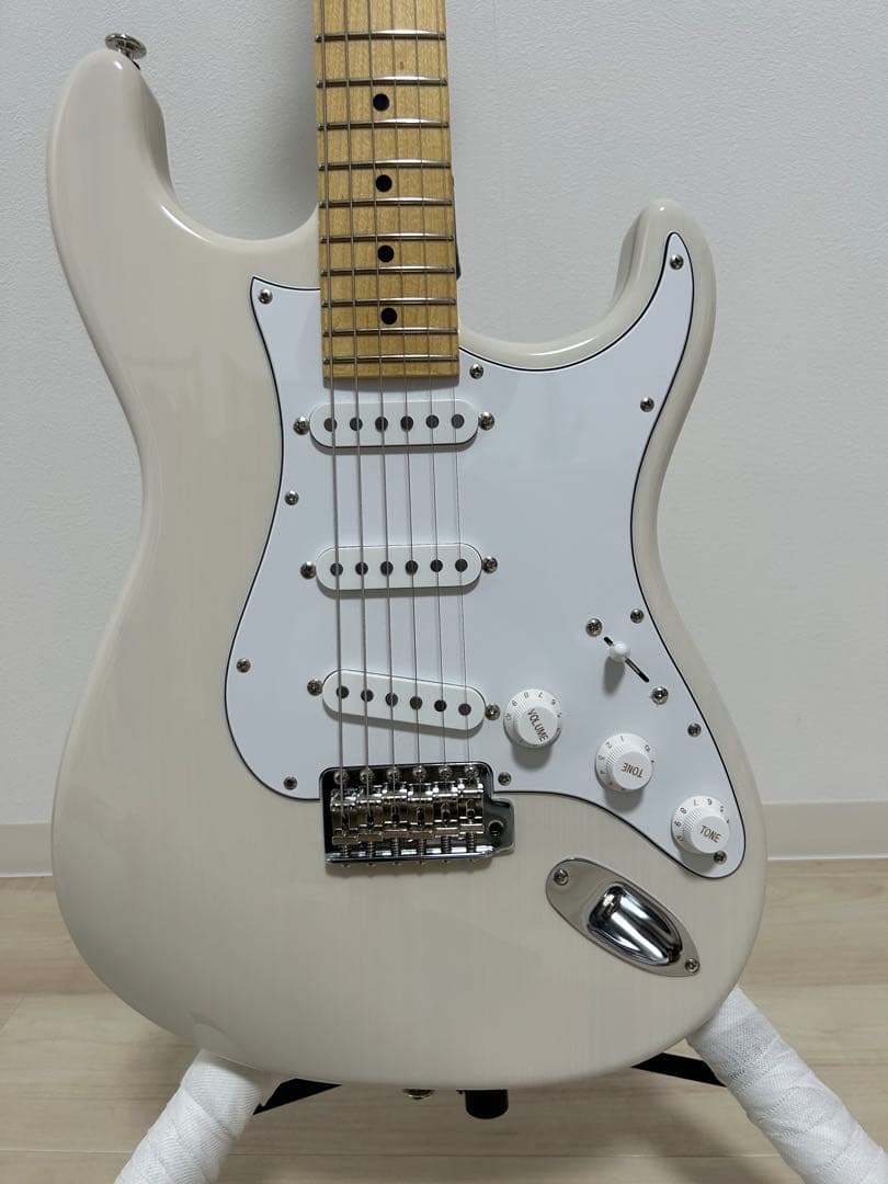 momose MC2-STD/M ストラトキャスター　白　ラッカー仕上げ　ギター