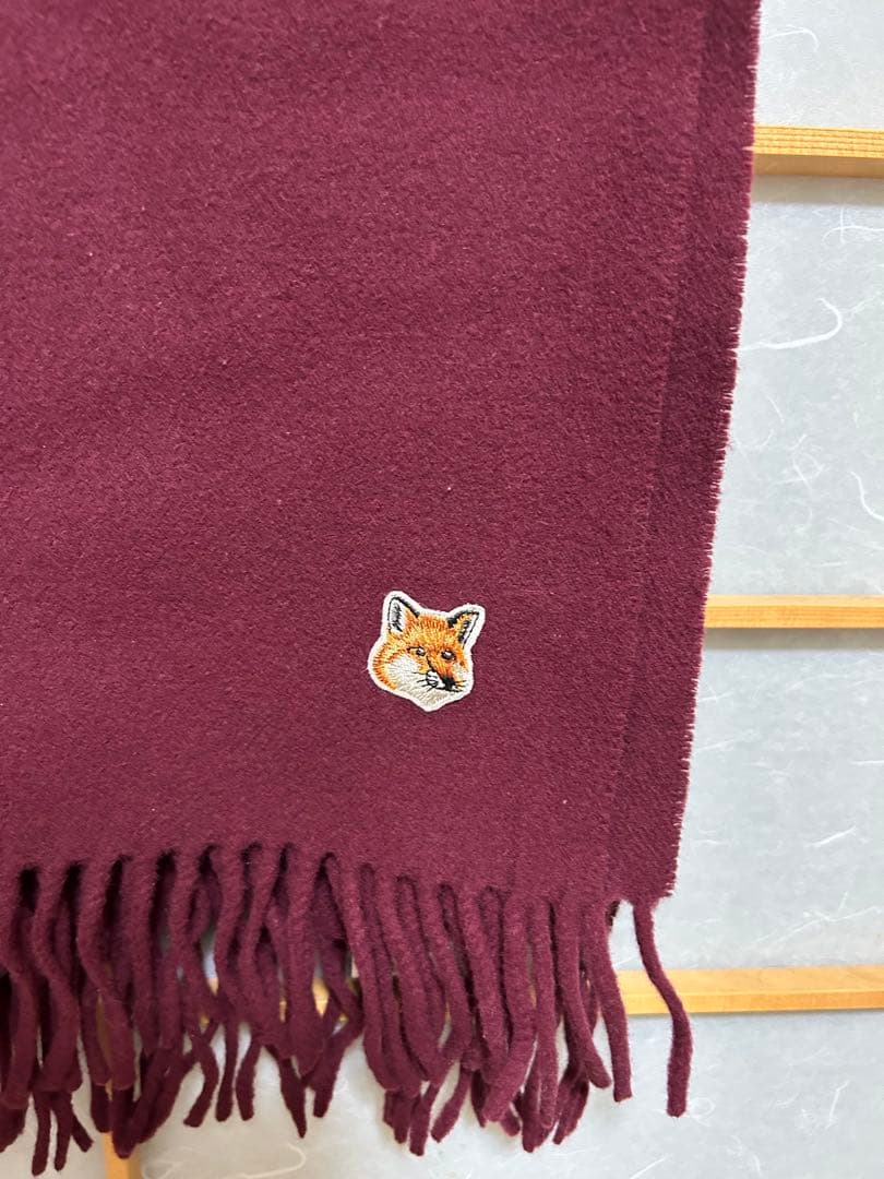MAISON KITSUNÉ バーガンディ マフラー