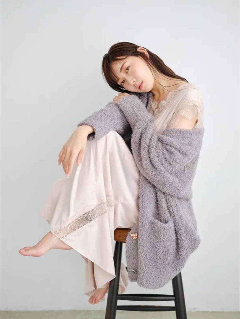 新品タグ付✨snidel  ビジューCATカーデ