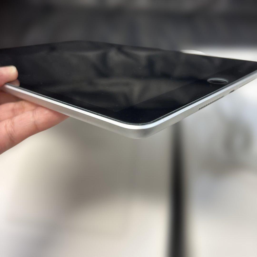 iPad 第9世代　64gb シルバー