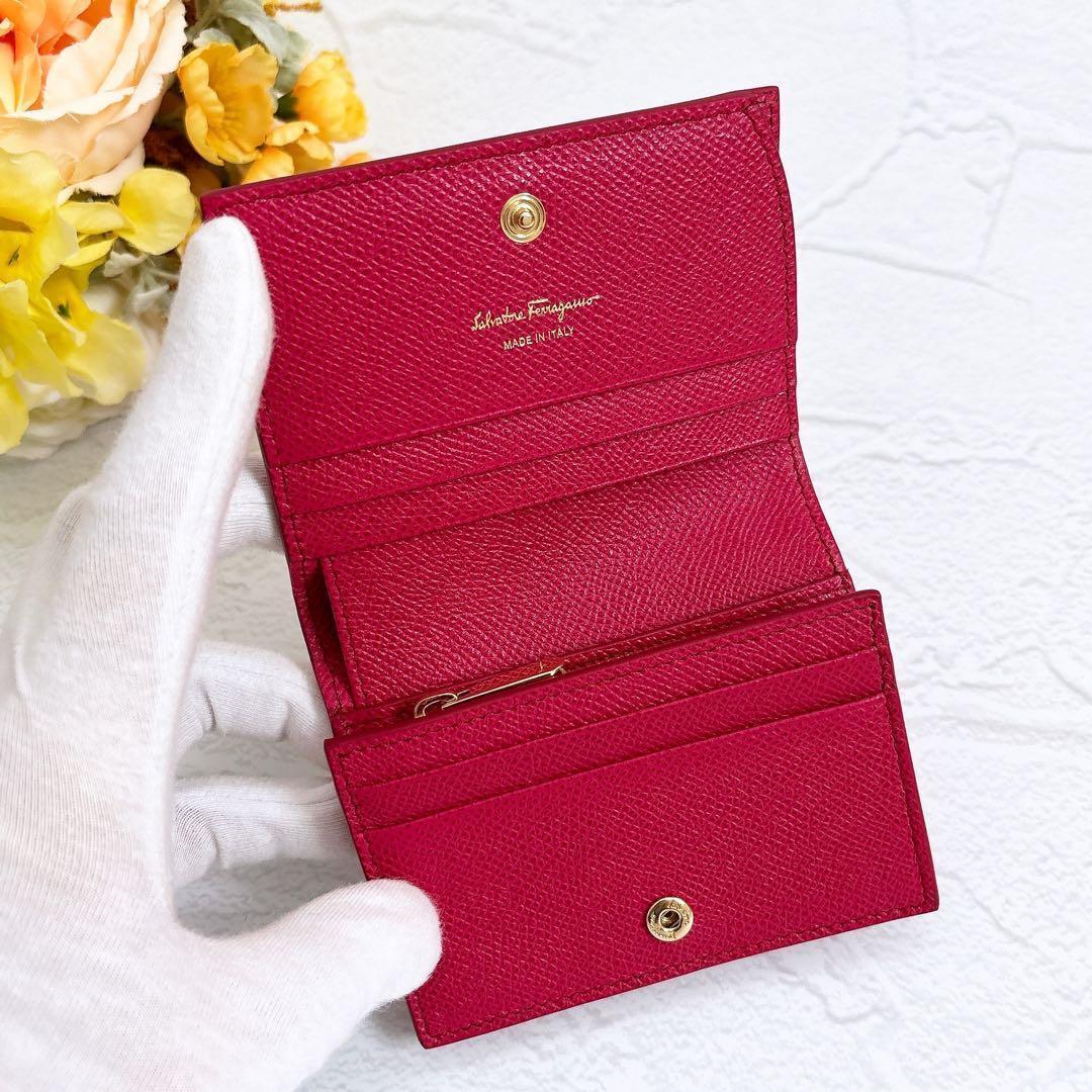 美品 Salvatore Ferragamo ヴァラリボン 二つ折り財布 ピンク