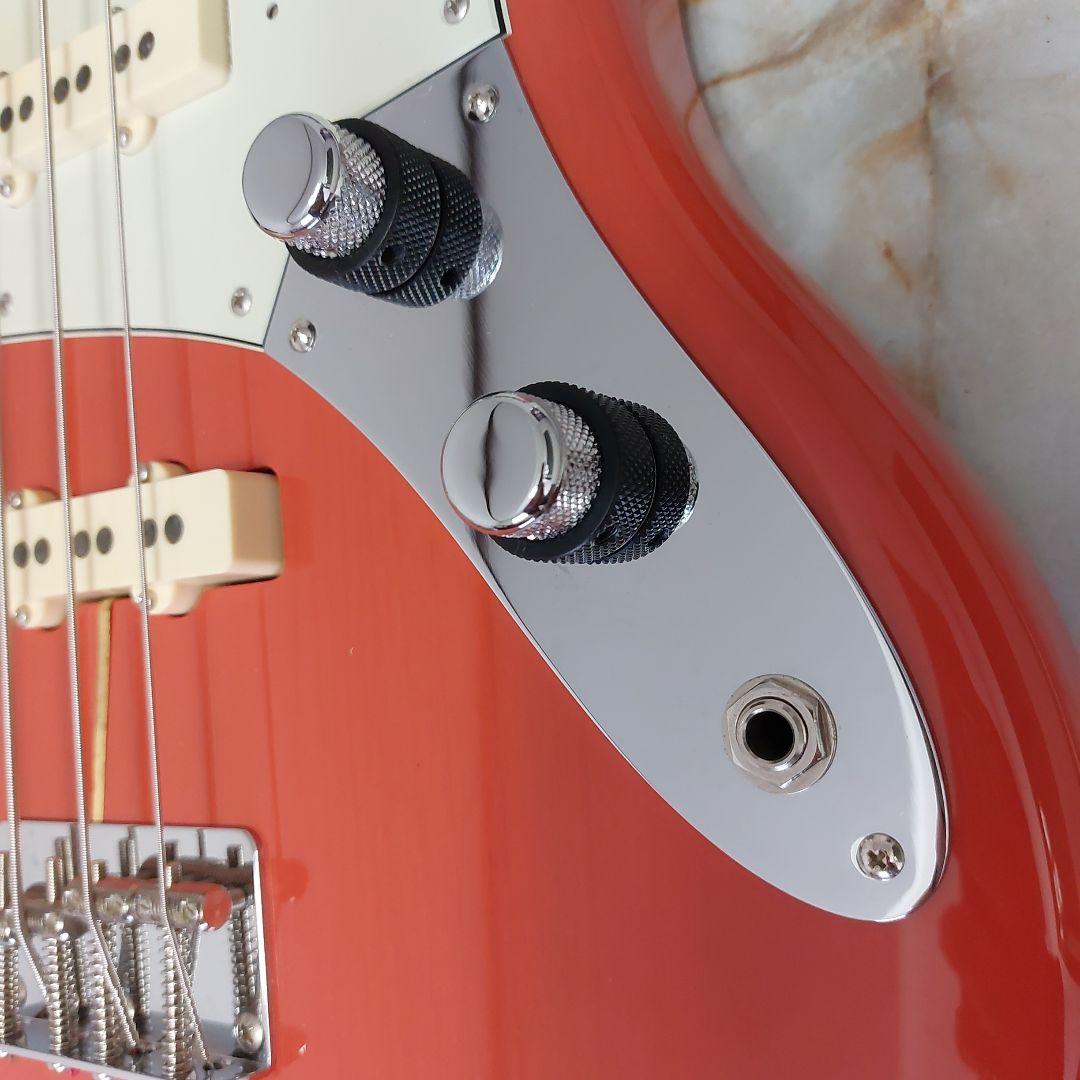 ベース Fender SCANDAL Tomomi Jazz Bass