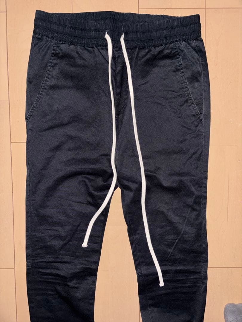 ESSENTIALSフレアパンツ
