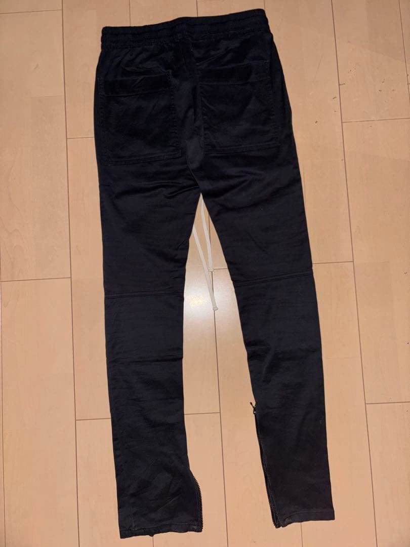 ESSENTIALSフレアパンツ